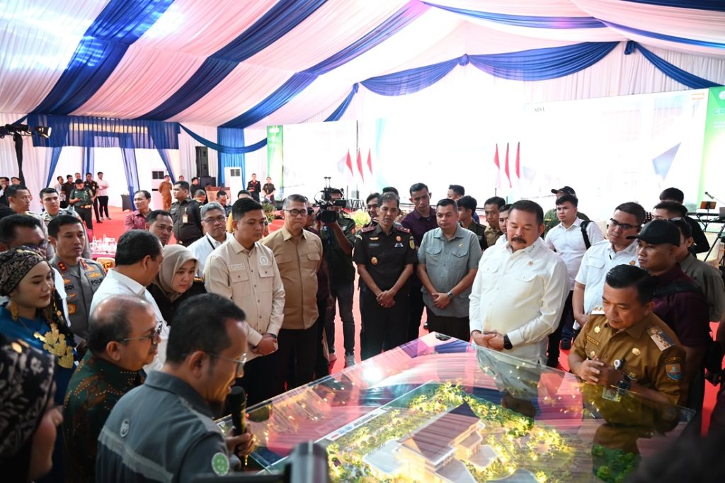 Lalu membangun rumah sakit adhyaksa di tepi Batanghari jambi