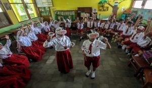 Lestari Moerdijat Peraturan Pendidikan Tinggi harus sinkron dan ditingkatkan