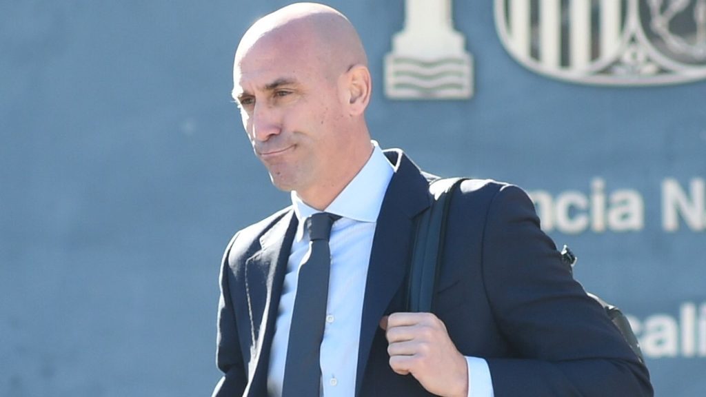 Luis Rubiales: Mantan presiden FA Spanyol dinyatakan bersalah atas pemain ciuman Jenni Hermoso tanpa persetujuan setelah final Piala Dunia Wanita | Berita sepak bola