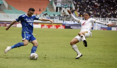 Marc Klok menargetkan Persib untuk mencapai hasil positif terhadap Persija