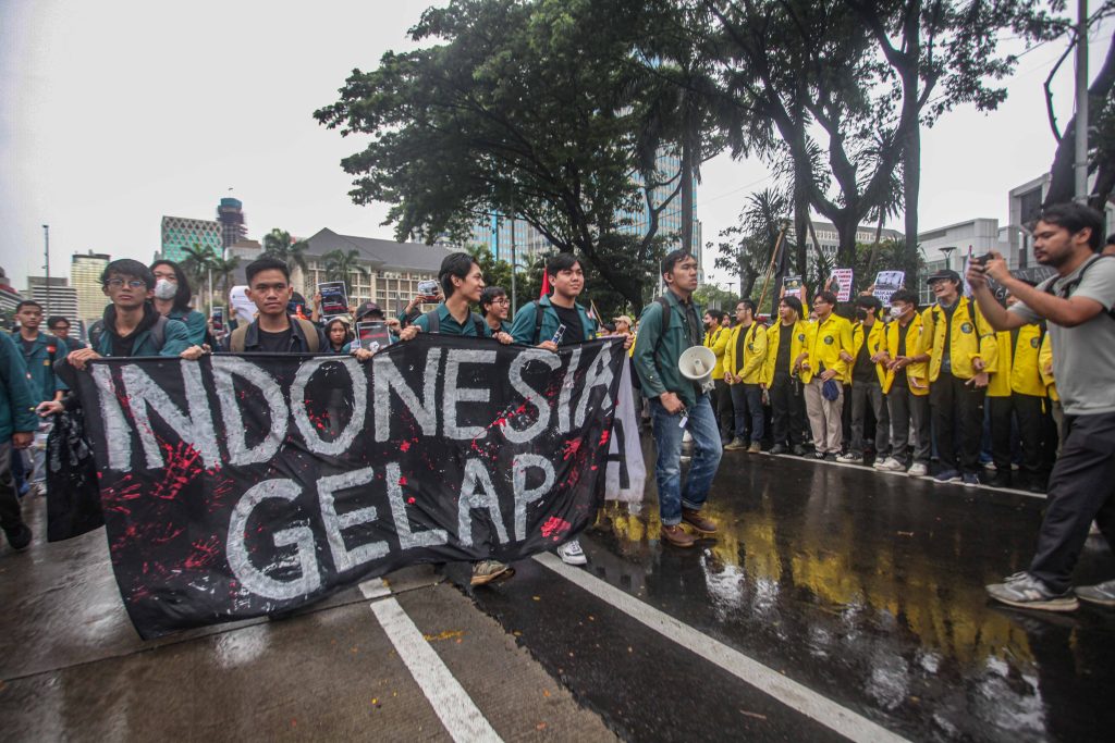 Massa tindakan gelap Indonesia meminta pemerintah untuk mengevaluasi efisiensi anggaran