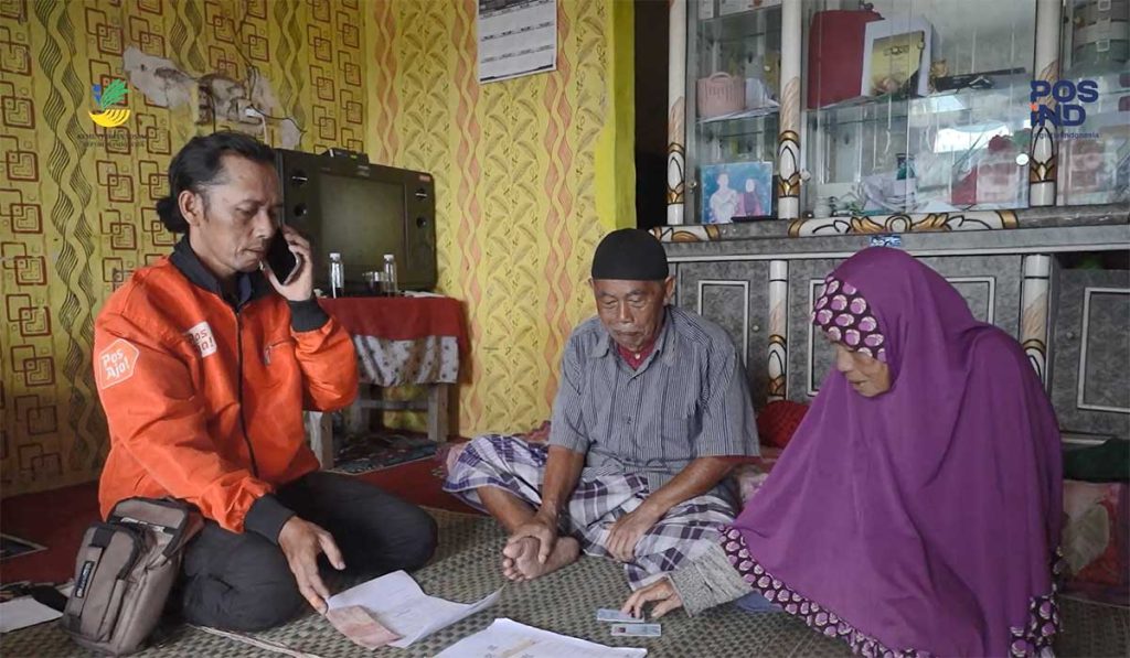 Melalui kantor pos, BLT PKH dan toko kelontong ke tangan penduduk Cililin