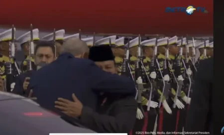 Momen Erdogan Prabowo di bandara sebelum memasuki pesawat