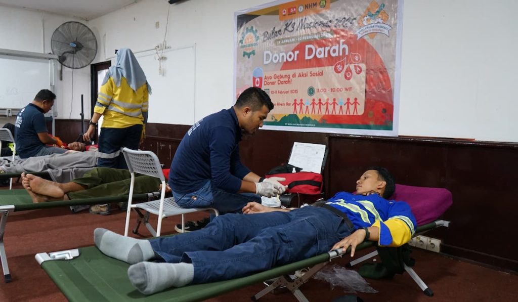 NHM dan PMI Malut mengadakan donor darah di Tambang Gosowong, 50 kantong darah dikumpulkan