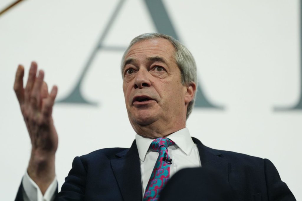 Nigel Farage mengatakan Zelenskyy adalah “bukan diktator”