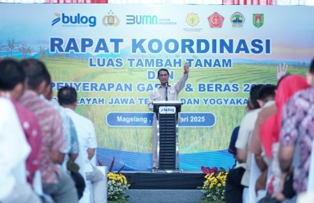 Pekerja Penyuluhan Pertanian Lapangan berpartisipasi dalam mempercepat makanan -kiasan