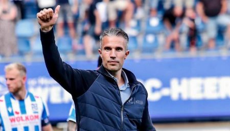 Pelatihan Robin Van Persie Feyenoord hingga 2027