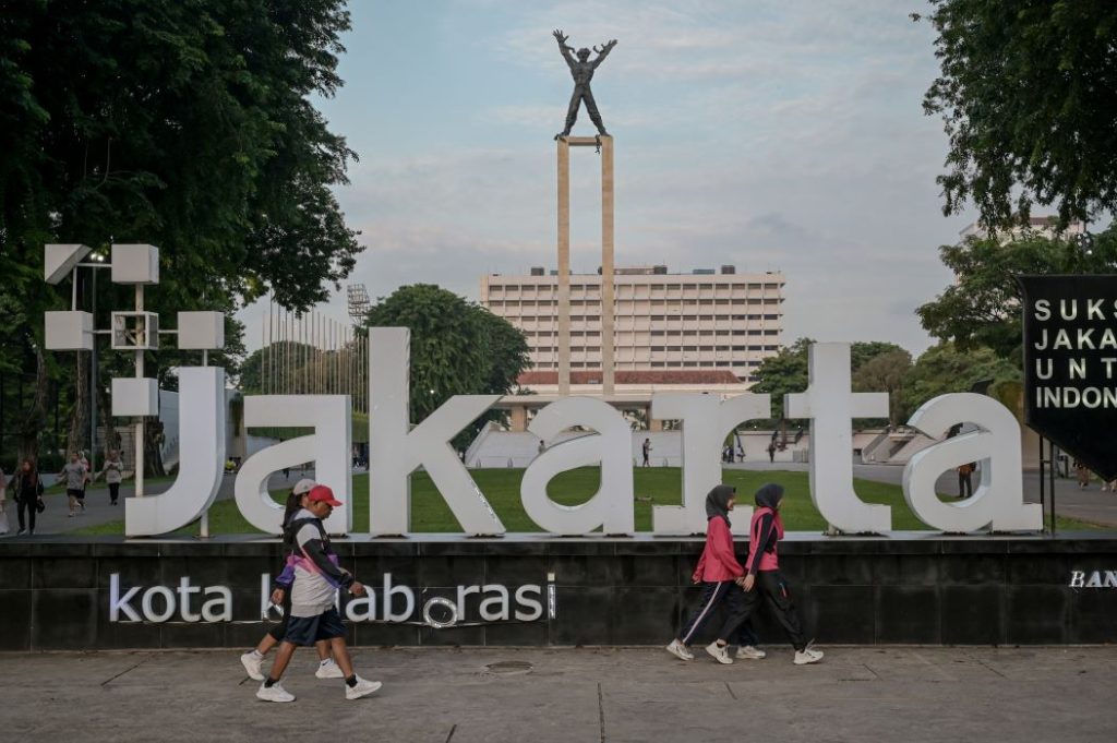 Pemerintah Provinsi DKI Jakarta mengadakan pertukaran pekerjaan setiap bulan di distrik tersebut