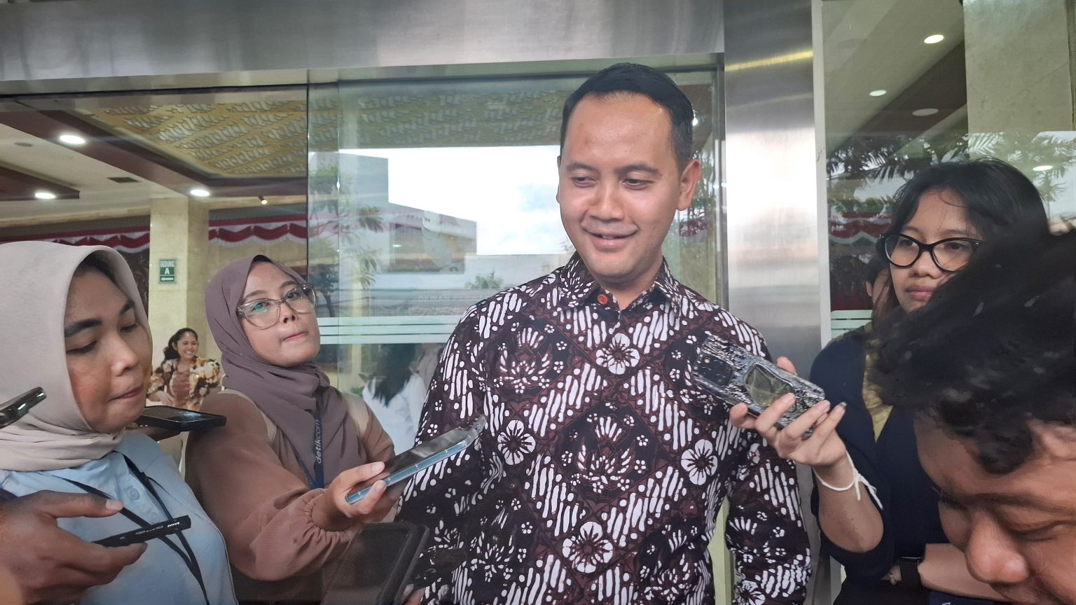 Pertamina bertujuan untuk keuntungan laba melalui dan di antara