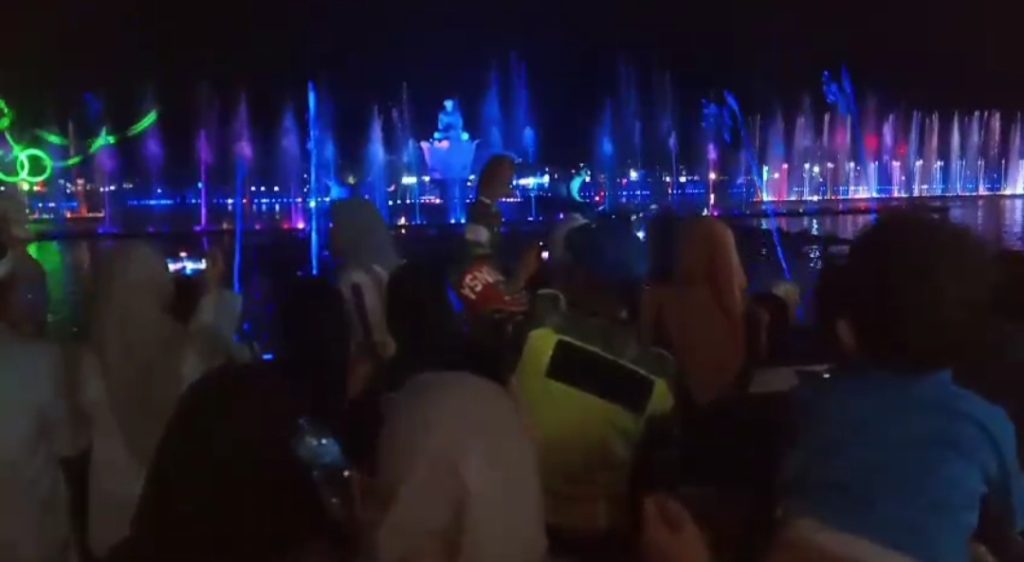 Pertunjukan Fountain Dalam serangkaian penyambutan Bupati Purwakarta