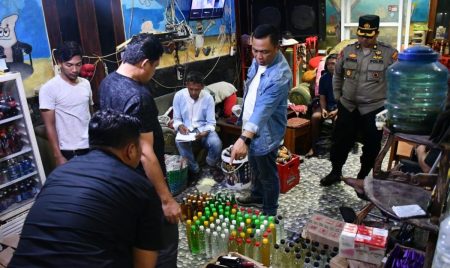 Polisi Cirebon Grebek Miras Storage House di Pabedilan