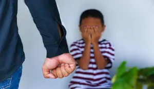 Polisi menangkap pria yang membanting anak kandung mereka menjadi banjir di Bekasi