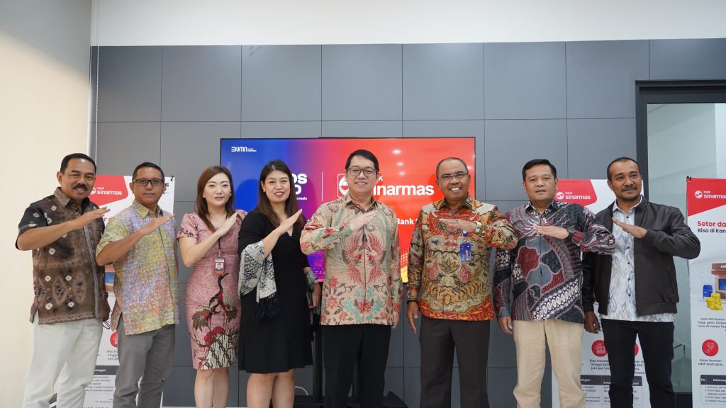 Pos Indonesia dan Bank Sinarmas berkolaborasi untuk melayani setoran dan menarik uang tunai di kantor pos