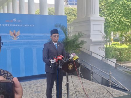 Presiden Prabowo menunjuk kepala BKPM Rosan Roeslani untuk memimpin dan di antara