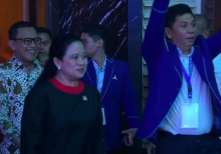 Puan Maharani menghadiri Kongres VI Demokratik, disambut oleh Sby dan ahy