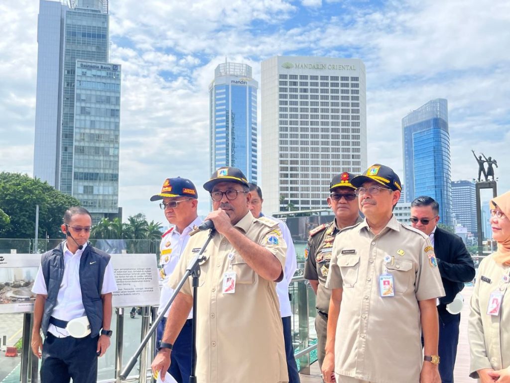 Rano berencana untuk meningkatkan pasar taman dan naik Jumat, jadi 7 lantai