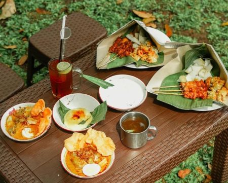 Rekomendasi untuk Breaking the Fast Ramadhan di Bandung Sate Restaurant Khas Abah Asli