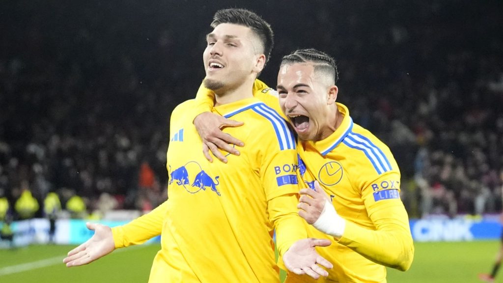 Sheffield United 1-3 Leeds: Daniel Farke mengatakan orang kulit putih ‘harus tetap membumi’ meskipun hasil ‘sempurna’ di Bramall Lane | Berita sepak bola