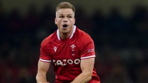 Six Nations: Pelatih Sementara Wales Matt Sherratt menambahkan fly-halves Gareth Anscombe dan Jarrod Evans ketika Rob Howley berangkat | Berita Rugby Union