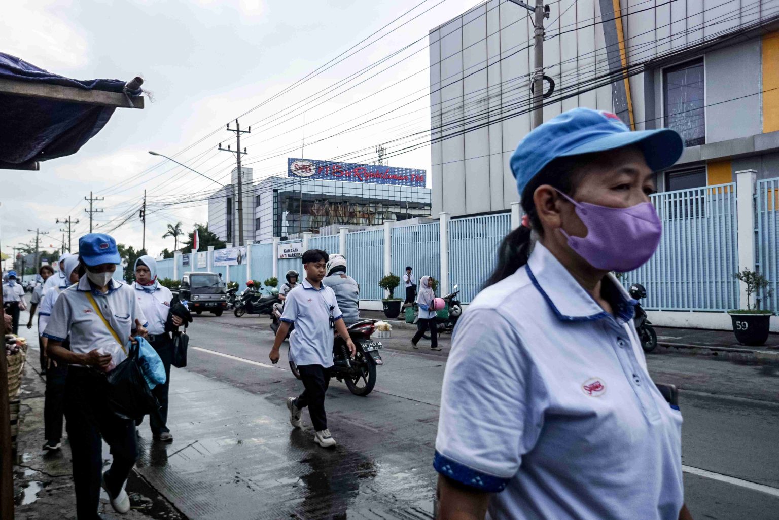 Suasana Haru mencakup hari terakhir pekerjaan ribuan karyawan Pt Sritex