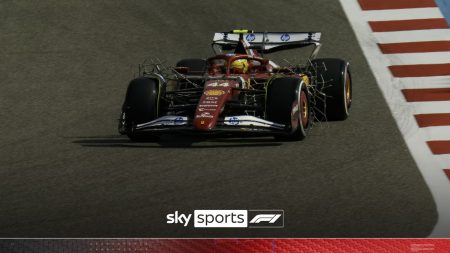 Tampilan pertama! Hamilton membuat debut Ferrari di Bahrain