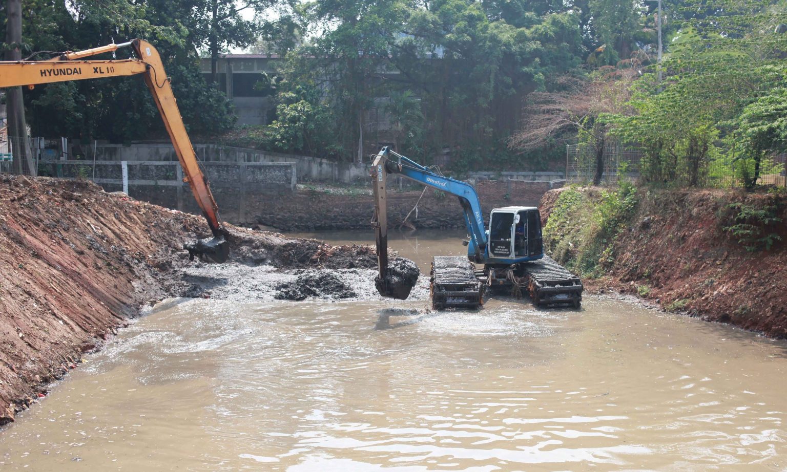 Tinjau pengerukan sungai, Rano Karno adalah program 100 hari kerja