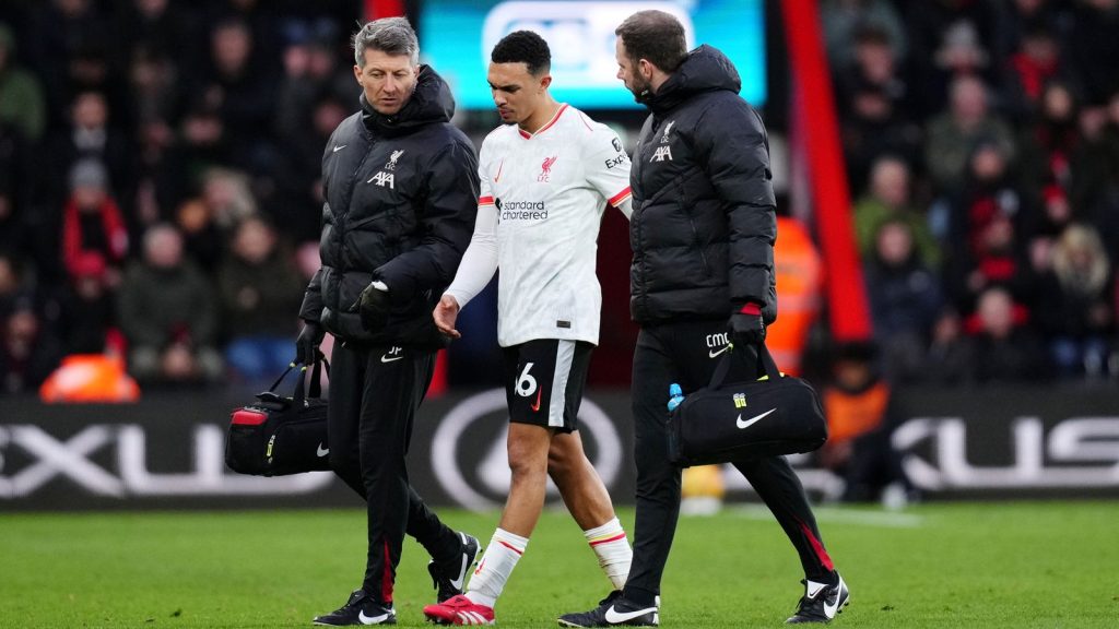 Trent Alexander-Arnold Cedera: Arne Slot mengatakan bek Liverpool bisa merindukan semifinal Piala Cupa Leg kedua vs Spurs | Berita sepak bola