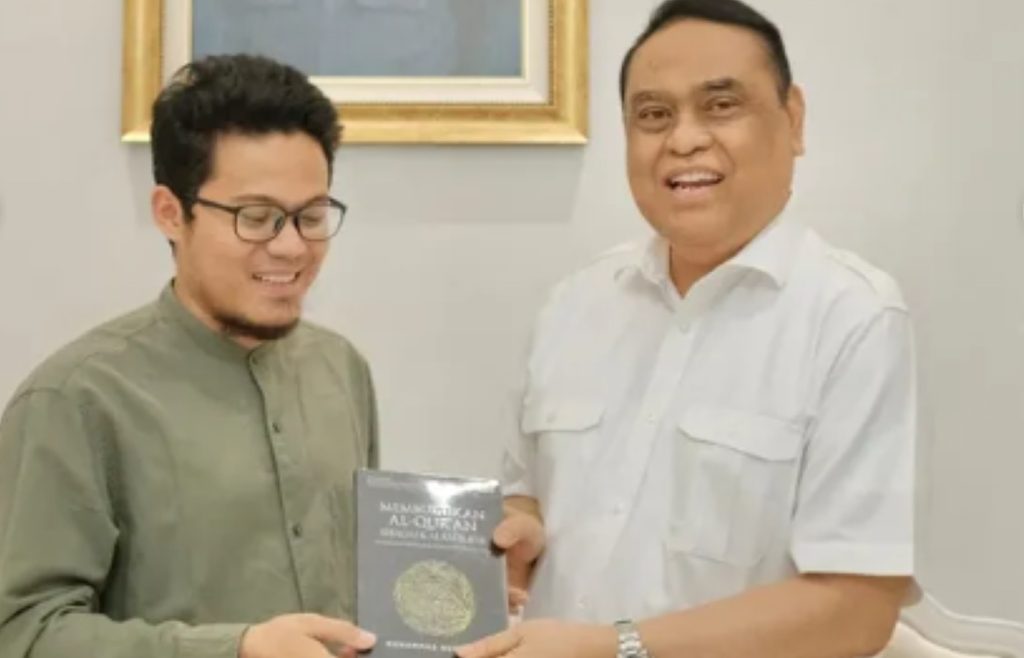 Ustaz Muhammad Nuruddin menyaksikan barang -barang dari almarhum Syafruddin Kambo