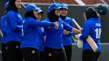 Wanita Afghanistan mendukung perlengkapan piala juara non-boycott Inggris | Berita kriket