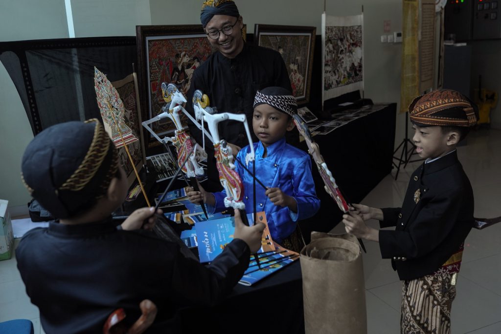 Wayang Klithik Wayang Kayu dengan suara yang khas