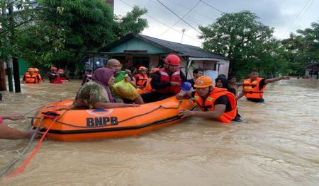 10 area di Balikpapan dibanjiri, evakuasi BPBD penduduk