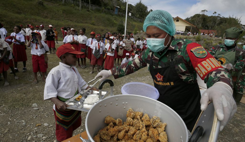 12 ribu siswa di manokwari papua barat telah mendapatkan mbg