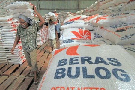 300 ribu ton beras impor, bulog dituduh tidak dapat mengelola