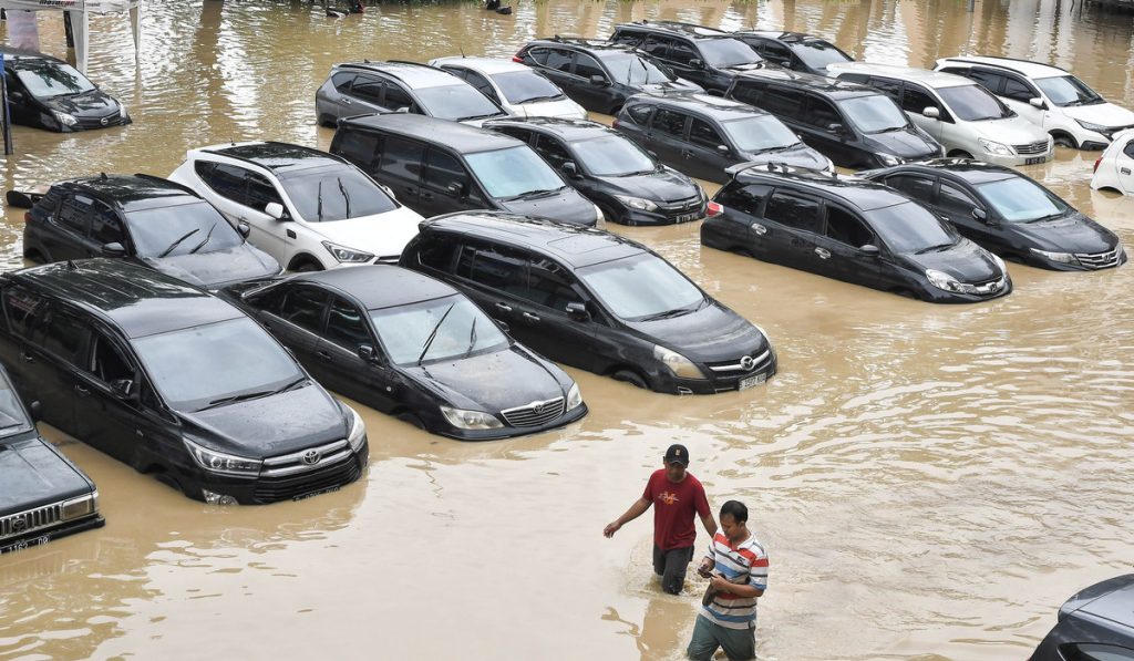 342 pasukan Jakarta Pelangi membantu penanganan banjir bekasi