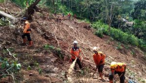 5 orang tewas, 4 hilang karena banjir dan tanah longsor di Sukabumi