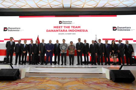 Ada Jeffrey Sachs, dan antara dianggap mampu