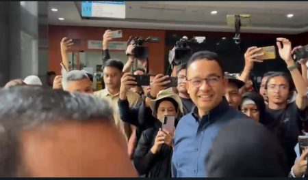 Anies hadir di sesi dakwaan Tom Lembong