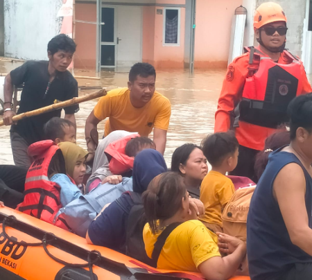 BEKASI Bupati Menginstruksikan BPBD dan Urusan Sosial untuk Banjir