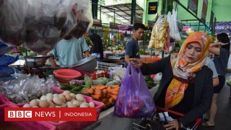 BPS: Indonesia mengalami deflasi tahunan lain setelah 25 tahun – mengapa para ahli menyebutnya ‘semu’ dan ‘daya beli orang’ benar -benar turun?