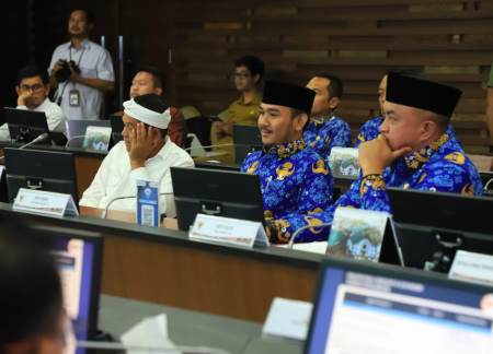 Bekasi Bupati dan Gubernur Jawa Barat Membahas Pengelolaan Tanah Untuk Mengatasi Banjir