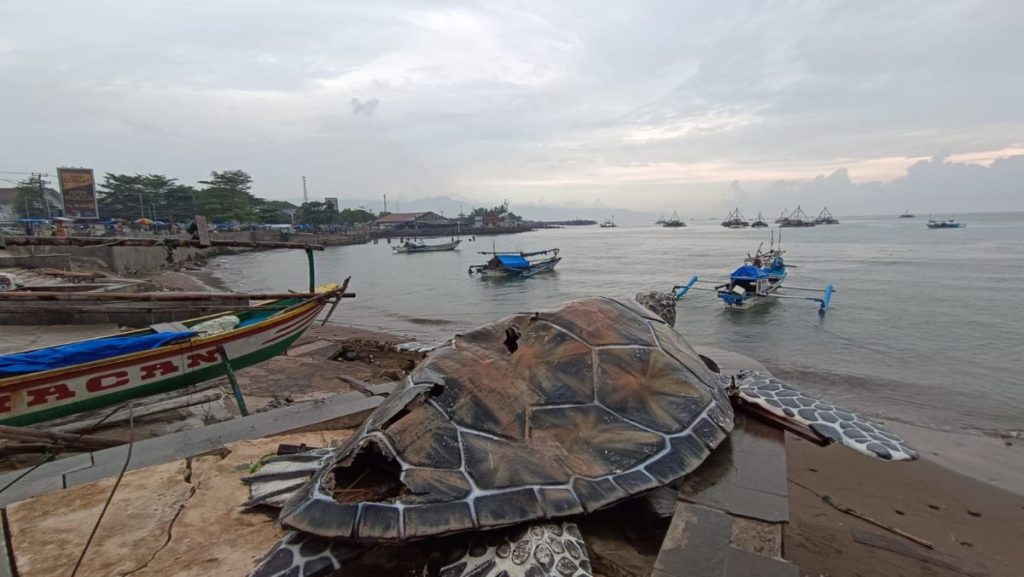 Berpetak tentang ornamen patung -patung kura -kura di Sukabumi, sekretaris itu mengajukan anggaran 15 m untuk pengaturan pantai Gadobangkong