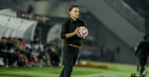 Bri Liga 1 Paul Munster Persebaya Siap menghadapi PSM Makassar