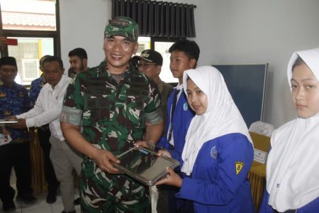 Bulan puasa, siswa di Tasikmalaya menerima paket kering MBG