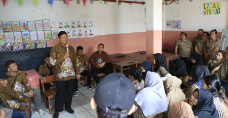 DPP PuJakesuma membagikan ribuan paket makanan untuk korban banjir Jakarta Timur