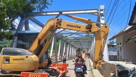 Dua minggu dipengaruhi oleh bencana hidrometeorologis, jembatan cidadap yang runtuh