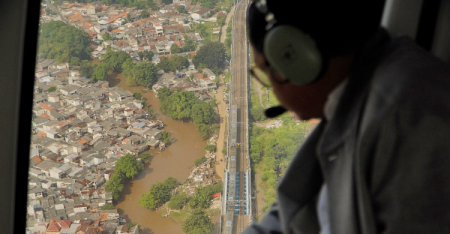 Dynyinyirin Netizens Ride Heli Monitor Banjir Kritik Sanggar adalah Obat yang Sehat