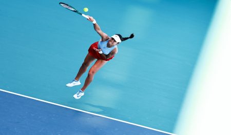 Emma Raducanu pergi ke putaran kedua Miami Open