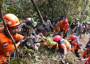 Evakuasi Tubuh Kepala Desa Liang Pematang, Tim SAR berjuang 24 jam