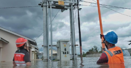 Fokus untuk mengamankan warga yang terkena dampak banjir PLN melakukan patroli 24 jam