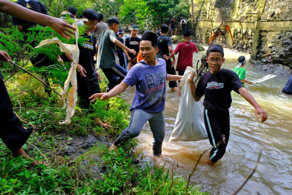 Gaya hidup kesadaran sampah di pesantren